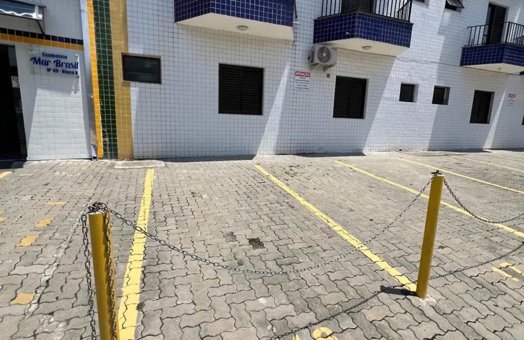 Apartamento kitnet 4 quadras Praia das Toninhas Ubatuba com 2 piscinas para até 4 pessoas-1