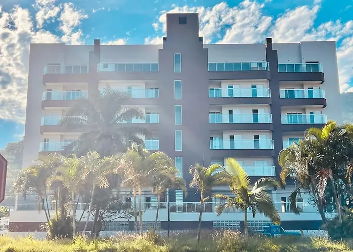 Apto à poucos passos da praia e Vista Mar-Toninhas
