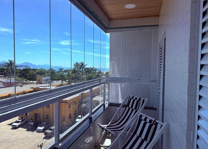 Apt Toninhas 4 min a pé até a praia, piscina, churrasqueira e ar condicionado